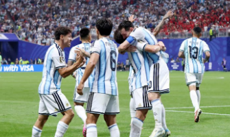 Argentina po vstřelení tří gólů bez odezvy postoupila do čtvrtfinále